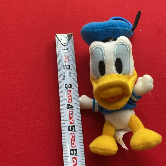 DISNEY PLUSH DONALD KEYCHAIN - Picture 3 of 4